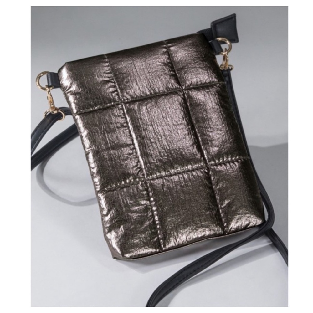 ✨NEW✨ Metallic Pewter Quilted Crossbody Bag